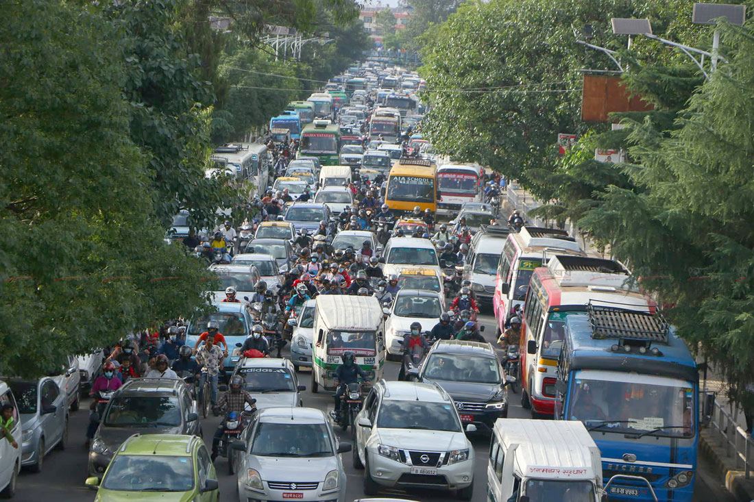 ट्राफिक जामका कारण उपत्यकामा वार्षिक एक खर्ब १६ अर्बको क्षति